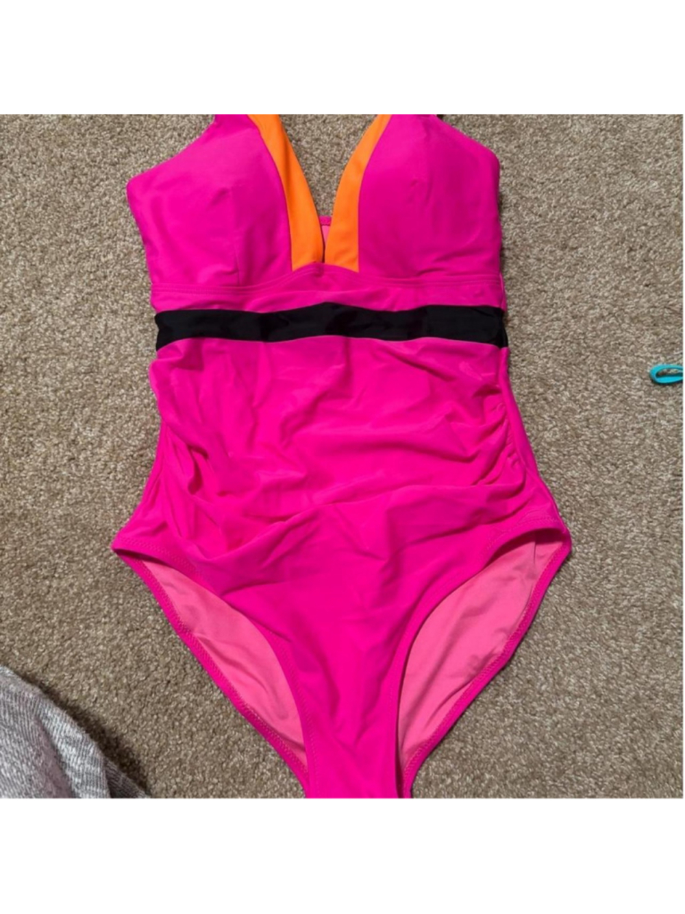 Blooming Jelly pink one piece swimsuit 
Size M 
New with tags
#swimwear #vacatio